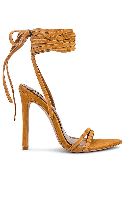 JLO Jennifer Lopez x REVOLVE Lincoln Sandal in Brown - Sandale Lincoln JLO Jennifer Lopez x REVOLVE en marron - JLO Jennifer Lopez x REVOLVE 棕色凉鞋 - JLO Jennifer Lopez x REVOLVE Lincoln Sandale in Braun - JLO Jennifer Lopez x REVOLVE 링컨 샌들 브라운 색상 - Sandalo JLO Jennifer Lopez x REVOLVE Lincoln in marrone
