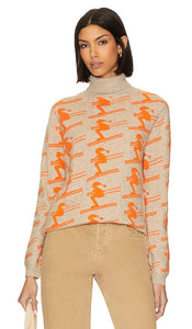 JUMPER 1234 All Over Ski Roll Collar Sweater in Light Grey,Orange - JUMPER 1234 Pull à col roulé pour ski en gris clair, orange - JUMPER 1234 浅灰色、橙色通体滑雪卷领毛衣 - JUMPER 1234 All-Over-Ski-Rollkragenpullover in Hellgrau, Orange - JUMPER 1234 올오버 스키 롤 칼라 스웨터 라이트 그레이, 오렌지 색상 - JUMPER 1234 Maglione con colletto arrotolato su tutta la superficie in grigio chiaro, arancione