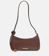 Jacquemus Le Bisou Perle leather shoulder bag. Shop Jacquemus Shoulder Bags for women now.