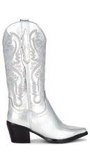 Jeffrey Campbell x REVOLVE The Kid Cowboy Boot in Metallic Silver - Jeffrey Campbell x REVOLVE The Kid Cowboy Boot en argent métallisé - Jeffrey Campbell x REVOLVE The Kid 金属银色牛仔靴 - Jeffrey Campbell x REVOLVE The Kid Cowboystiefel in Metallic-Silber - Jeffrey Campbell x REVOLVE The Kid 카우보이 부츠 메탈릭 실버 소재 - Jeffrey Campbell x REVOLVE The Kid Stivali da cowboy in argento metallizzato