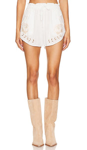 Jen's Pirate Booty Rodeo Shorties in Ivory - Jen's Pirate Booty Rodeo Shorty en ivoire - Jen's 象牙色 Pirate Booty Rodeo 短裤 - Jen's Pirate Booty Rodeo Shorties in Elfenbein - Jen's Pirate Booty 아이보리 색상의 로데오 쇼티 - Pantaloncini da Rodeo con bottino da pirata di Jen in avorio