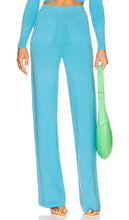 JoosTricot Peachskin Fancy Pants in Blue - JoosTricot Pantalon fantaisie en peau de pêche en bleu - JoosTricot 蓝色桃皮花式长裤 - JoosTricot Peachskin Fancy Hose in Blau - JoosTricot 피치스킨 팬시 팬츠블루 색상 - JoosTricot Pantaloni fantasia in pelle di pesca in blu