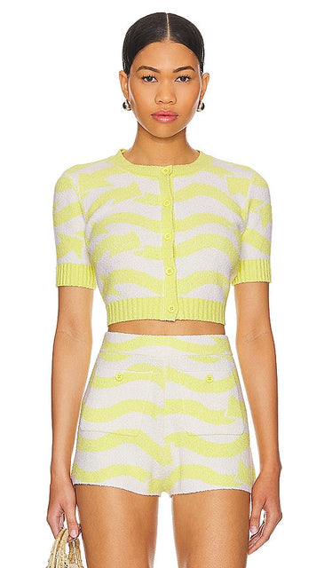 JoosTricot Short Sleeve Crop Cardigan in Yellow - JoosTricot Cardigan court à manches courtes en jaune - JoosTricot 黄色短袖短款开衫 - JoosTricot Kurzärmliger Crop-Cardigan in Gelb - JoosTricot 쇼트슬리브 크롭 가디건 (옐로우 색상) - Cardigan corto a maniche corte JoosTricot in giallo