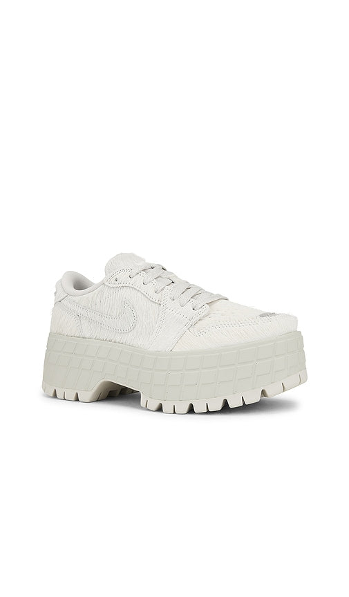 Jordan Air Jordan 1 Brooklyn Low Sneaker in Metallic Silver, white, grey