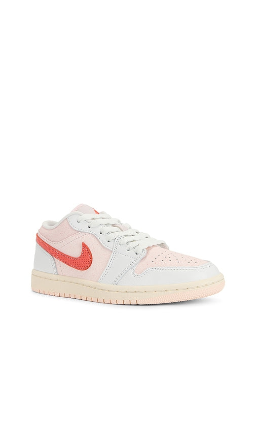 Jordan Air Jordan 1 Low Se Sneaker in Cream