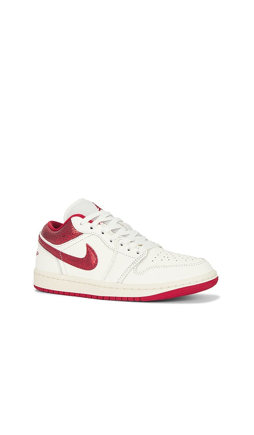 Jordan Air Jordan 1 Low Se Sneaker in Red