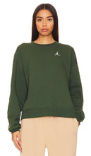 Jordan Brooklyn Fleece Crewneck Sweatshirt in Dark Green - Jordan - Brooklyn - Sweat-shirt ras du cou en polaire - Vert foncé - Jordan Brooklyn 深绿色抓绒圆领运动衫 - Jordan Brooklyn Fleece-Sweatshirt mit Rundhalsausschnitt in Dunkelgrün - Jordan Brooklyn 플리스 크루넥 스웨트셔츠 색상 - 다크 그린 색상 - Felpa girocollo in pile Jordan Brooklyn in verde scuro