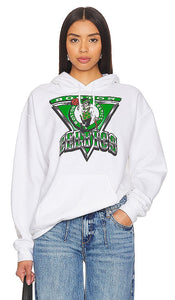 Junk Food Celtics Triangle Hoodie in White - Junk Food - Celtics - Sweat à capuche triangulaire - Blanc - 垃圾食品凯尔特人队白色三角连帽衫 - Junk Food Celtics Triangle Hoodie in Weiß - Junk Food Celtics 트라이앵글 후디 화이트 색상 - Felpa con cappuccio triangolare Junk Food Celtics in bianco
