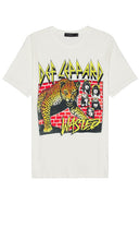 Junk Food Def Leppard Wasted Tee in White - Junk Food - Def Leppard - T-shirt gaspillé en blanc - 垃圾食品 Def Leppard Wasted 白色 T 恤 - Junk Food Def Leppard Wasted T-Shirt in Weiß - Junk Food Def Leppard 웨이스트 티셔츠 - T-shirt sprecata dei Def Leppard Junk Food in bianco