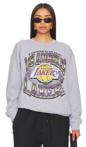 Junk Food Lakers Chrome Lines Crew Sweatshirt in Grey - Junk Food Lakers Chrome Lines - Sweat ras du cou - Gris - 垃圾食品湖人队 Chrome Lines Crew 灰色运动衫 - Junk Food Lakers Chrome Lines Crew-Sweatshirt in Grau - Junk Food Lakers Chrome Lines 크루 스웻셔츠그레이 색상 - Felpa girocollo Junk Food Lakers Chrome Lines in grigio