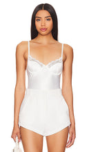 KAT THE LABEL Bowie Bodysuit in White - KAT THE LABEL Body Bowie en blanc - KAT THE LABEL Bowie 白色连体衣 - KAT THE LABEL Bowie-Body in Weiß - KAT THE LABEL 보위 바디수트 화이트 색상 - KAT THE LABEL Body Bowie in bianco