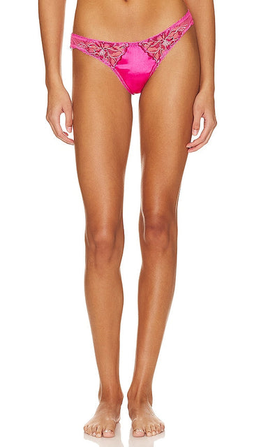 KAT THE LABEL Electra Thong in Pink - String Electra KAT THE LABEL en rose - KAT THE LABEL Electra 粉色丁字裤 - KAT THE LABEL Electra Tanga in Rosa - KAT THE LABEL 일렉트라 끈팬티 핑크 색상 - Perizoma Electra KAT THE LABEL in rosa