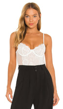 KAT THE LABEL Elodie Bodysuit in White - KAT THE LABEL Body Elodie en Blanc - KAT THE LABEL Elodie 白色连体衣 - KAT THE LABEL Elodie Body in Weiß - KAT THE LABEL Elodie 바디수트 화이트 색상 - KAT THE LABEL Body Elodie in bianco