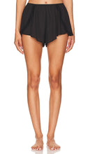 KAT THE LABEL Hansel Short in Black - KAT THE LABEL Short Hansel en Noir - KAT THE LABEL Hansel 黑色短裤 - KAT THE LABEL Hansel Short in Schwarz - KAT THE LABEL 헨젤 쇼츠 블랙 색상 - KAT THE LABEL Hansel Short in nero