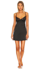 KAT THE LABEL Sienna Slip Dress in Black - KAT THE LABEL - Robe nuisette Sienna en noir - KAT THE LABEL Sienna 黑色吊带连衣裙 - KAT THE LABEL Sienna Slip-Kleid in Schwarz - KAT THE LABEL Sienna 슬립 드레스블랙 색상 - KAT THE LABEL Abito sottoveste Sienna in nero