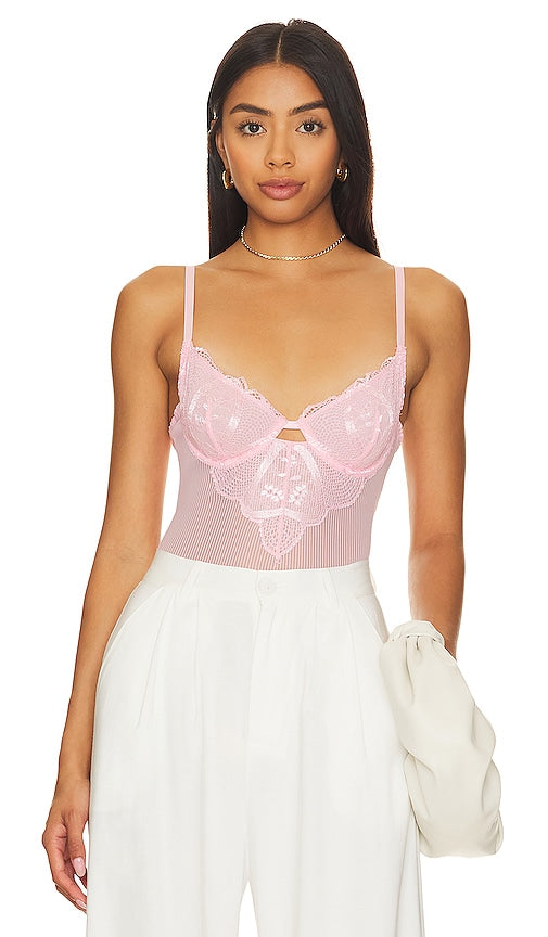 KAT THE LABEL x REVOLVE Zephyr Bodysuit in Pink - Body Zephyr KAT THE LABEL x REVOLVE en Rose - KAT THE LABEL x REVOLVE Zephyr 粉色连体衣 - KAT THE LABEL x REVOLVE Zephyr Body in Rosa - KAT THE LABEL x REVOLVE Zephyr 바디수트 핑크 색상 - Body KAT THE LABEL x REVOLVE Zephyr in rosa