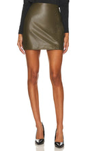 Karina Grimaldi Melli Leather Mini Skirt in Green - Karina Grimaldi Mini-jupe en cuir Melli en vert - Karina Grimaldi Melli 绿色皮革迷你裙 - Karina Grimaldi Melli Leder-Minirock in Grün - Karina Grimaldi Melli 가죽 미니 스커트 - Minigonna in pelle Karina Grimaldi Melli in verde