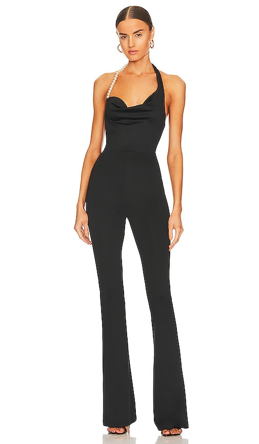 Khanums Kate Pearl Trim Jumpsuit in Black - Khanums Kate Combinaison à bordure perlée en noir - Khanums Kate 黑色珍珠镶边连身裤 - Khanums Kate Jumpsuit mit Perlenbesatz in Schwarz - Khanums 케이트 펄 트림 점프수트블랙 색상 - Tuta Khanums Kate Pearl Trim in nero