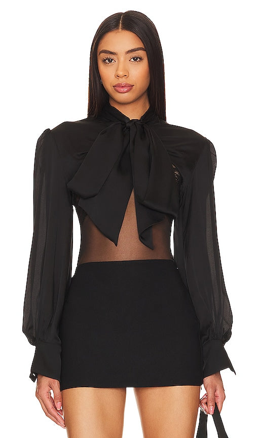 Kiki de Montparnasse Pussy Bow Shrug in Black - Kiki de Montparnasse Boléro à nœud papillon en noir - Kiki de Montparnasse 黑色蝴蝶结耸肩 - Kiki de Montparnasse Pussybow-Achselzucken in Schwarz - Kiki de Montparnasse 푸시 보우 슈러그 컬러 - Coprispalle con fiocco Kiki de Montparnasse in nero