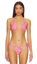 Kulani Kinis Halter Bikini Top in Pink - Haut de bikini dos nu Kulani Kinis en rose - 粉色 Kulani Kinis 挂脖比基尼上衣 - Kulani Kinis Neckholder-Bikinioberteil in Rosa - Kulani Kinis 홀터 비키니 탑핑크 색상 - Top bikini allacciato alla caviglia Kulani Kinis in rosa
