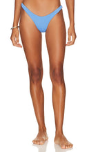 Kulani Kinis Minimal Cheeky Bikini Bottom in Blue - Kulani Kinis - Bas de bikini effronté minimal en bleu - Kulani Kinis 蓝色简约厚脸比基尼泳裤 - Kulani Kinis Minimal Cheeky Bikinihose in Blau - Kulani Kinis 미니멀 치키 비키니 하의 블루 색상 - Slip bikini minimal sfacciato Kulani Kinis in blu
