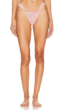 Kulani Kinis Ruched Thong Bikini Bottom in Pink - Kulani Kinis - Bas de bikini string froncé rose - 粉色 Kulani Kinis 褶饰丁字裤比基尼泳裤 - Kulani Kinis geraffte Tanga-Bikinihose in Rosa - Kulani Kinis 주름 끈 팬티 비키니 하의 핑크 색상 - Slip bikini perizoma con ruche Kulani Kinis in rosa