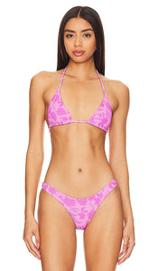 Kulani Kinis Slide Triangle Bikini Top in Fuchsia - Haut de bikini triangle coulissant Kulani Kinis en fuchsia - Kulani Kinis Slide 紫红色三角比基尼上衣 - Kulani Kinis Slide Triangel-Bikinioberteil in Fuchsia - Kulani Kinis 슬라이드 트라이앵글 비키니 탑 - Top bikini a triangolo Slide Kulani Kinis in fucsia