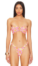 Kulani Kinis Strapless Bandeau Bikini Top in Pink - Kulani Kinis - Haut de bikini bandeau sans bretelles en rose - Kulani Kinis 粉色无肩带抹胸比基尼上衣 - Kulani Kinis trägerloses Bandeau-Bikinioberteil in Rosa - Kulani Kinis 스트랩리스 반두 비키니 탑핑크색 - Top bikini a fascia senza spalline Kulani Kinis in rosa