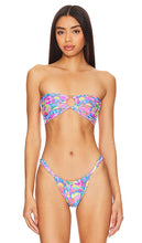 Kulani Kinis Strapless Bandeau Bikini Top in Purple - Kulani Kinis - Haut de bikini bandeau sans bretelles en violet - Kulani Kinis 紫色无肩带抹胸比基尼上衣 - Kulani Kinis trägerloses Bandeau-Bikinioberteil in Lila - Kulani Kinis 스트랩리스 반두 비키니 탑 (퍼플 색상) - Top bikini a fascia senza spalline Kulani Kinis in viola