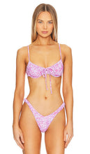 Kulani Kinis Underwire Bikini Top in Purple - Haut de bikini à armatures Kulani Kinis en violet - 紫色 Kulani Kinis 钢托比基尼上衣 - Kulani Kinis Bügel-Bikinioberteil in Lila - Kulani Kinis 언더와이어 비키니 탑 - Top bikini con ferretto Kulani Kinis in viola