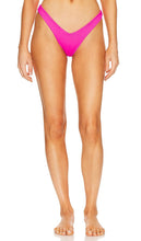 Kulani Kinis Y Cheeky Bikini Bottom in Fuchsia - Bas de bikini Kulani Kinis Y Cheeky en fuchsia - 紫红色 Kulani Kinis Y Cheeky 比基尼泳裤 - Kulani Kinis Y Cheeky Bikinihose in Fuchsia - Kulani Kinis Y 치키 비키니 하의 - Slip bikini Kulani Kinis Y Cheeky in fucsia