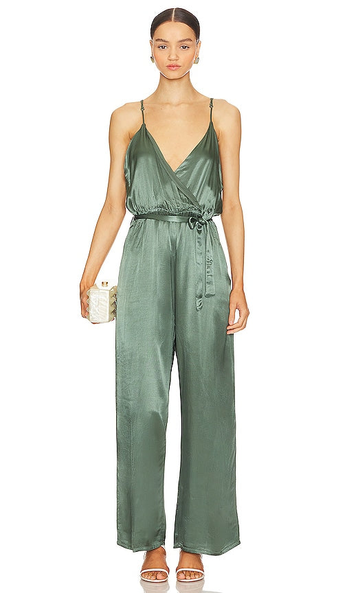 LA Made Fleur Belted Silky Jumpsuit in Green - LA Made Fleur - Combinaison soyeuse à ceinture en vert - LA Made Fleur 绿色丝质连身裤 - LA Made Fleur Seidiger Overall mit Gürtel in Grün - LA Made Fleur 벨트 실키 점프수트 그린 색상 - Tuta setosa con cintura Fleur LA Made in verde