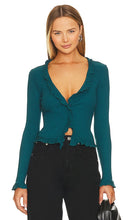 LA Made Sweet Serenade Ruffle Cardigan in Teal - LA Made Sweet Serenade - Cardigan à volants - Bleu sarcelle - LA Made Sweet Serenade 青色荷叶边开衫 - LA Made Sweet Serenade Rüschen-Cardigan in Blaugrün - LA Made Sweet Serenade 청록색 러플 카디건 - Cardigan con volant Sweet Serenade di LA Made in verde acqua