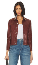 L'AGENCE Janelle Slim Jacket in Cognac - L'AGENCE Veste Janelle Slim en Cognac - L'AGENCE Janelle 干邑色修身夹克 - L'AGENCE Janelle Slim Jacke in Cognac - L'AGENCE JANELLE 슬림 재킷 - Giacca slim L'AGENCE Janelle color cognac