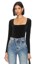 L'AGENCE Kinley Square Neck Top in Black - L'AGENCE Haut Kinley à col carré en noir - L'AGENCE Kinley 黑色方领上衣 - L'AGENCE Kinley Top mit quadratischem Ausschnitt in Schwarz - L'AGENCE Kinley 스퀘어 넥 탑블랙 색상 - Top L'AGENCE Kinley con scollo quadrato in nero