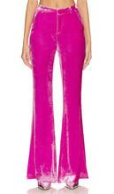 L'AGENCE Lane Flared Trouser in Pink - L'AGENCE Pantalon évasé Lane en rose - L'AGENCE Lane 粉色喇叭裤 - L'AGENCE Lane Schlaghose in Rosa - L'AGENCE Lane 플레어 팬츠핑크 색상 - Pantaloni svasati L'AGENCE Lane in rosa