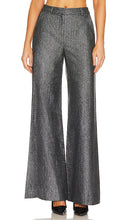 L'AGENCE Pilar Wide Leg Pant in Grey - L'AGENCE Pantalon large Pilar en gris - L'AGENCE Pilar 灰色阔腿裤 - L'AGENCE Pilar Hose mit weitem Bein in Grau - L'AGENCE Pilar 와이드 레그 팬츠그레이 색상 - Pantaloni L'AGENCE Pilar a gamba larga in grigio