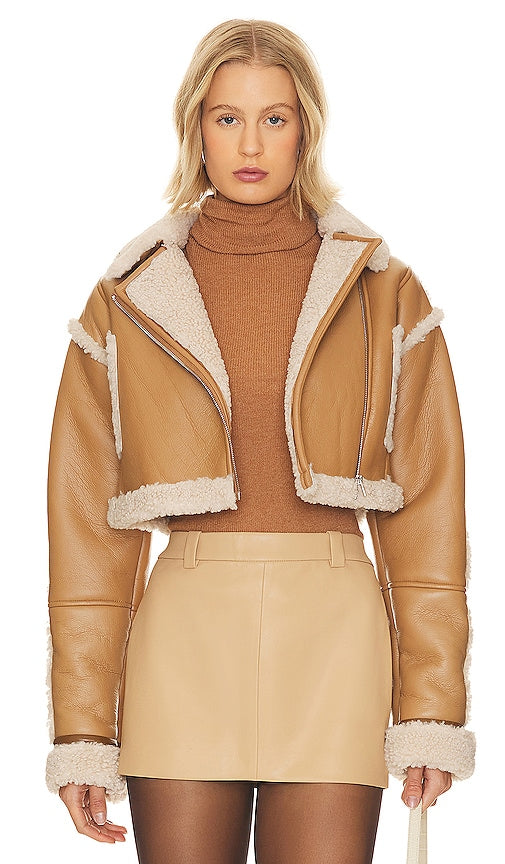 LAMARQUE Adrina Cropped Jacket in Tan - LAMARQUE Veste courte Adrina en beige - LAMARQUE Adrina 黄褐色短款夹克 - LAMARQUE Adrina Kurzjacke in Hellbraun - LAMARQUE Adrina 크롭 재킷 - Giacca corta LAMARQUE Adrina in marrone chiaro