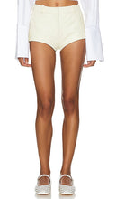 LAMARQUE Annaise Short in Yellow - LAMARQUE Short Annaise en Jaune - LAMARQUE Annaise 黄色短裤 - LAMARQUE Annaise Short in Gelb - LAMARQUE Annise 쇼츠 옐로우 색상 - LAMARQUE Annaise corto in giallo