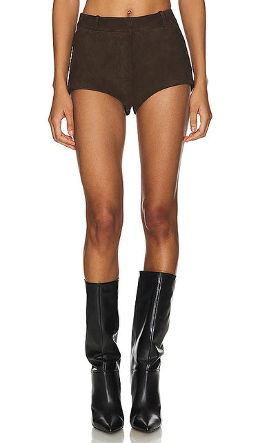 LAMARQUE Annaise Suede Short in Brown - LAMARQUE Short Annaise en Daim en Marron - 棕色 LAMARQUE Annaise 绒面革短裤 - LAMARQUE Annaise Wildleder-Shorts in Braun - LAMARQUE Annaise 스웨이드 쇼츠 브라운 색상 - Pantaloncini LAMARQUE Annaise in pelle scamosciata in marrone