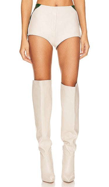 LAMARQUE x REVOLVE Varsity Short in Ivory - Short universitaire LAMARQUE x REVOLVE en ivoire - LAMARQUE x REVOLVE 象牙色大学短裤 - LAMARQUE x REVOLVE Varsity Short in Elfenbein - LAMARQUE x REVOLVE 바시티 쇼츠 in Ivory - Pantaloncini college LAMARQUE x REVOLVE in avorio