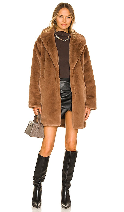 LAMARQUE Linnea Faux Fur Jacket in Brown - LAMARQUE Linnea Veste en fausse fourrure en marron - LAMARQUE Linnea 棕色人造毛皮夹克 - LAMARQUE Linnea Kunstpelzjacke in Braun - LAMARQUE Linnea 인조 퍼 재킷 브라운 색상 - Giacca in pelliccia sintetica Linnea LAMARQUE in marrone