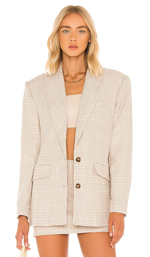 L'Academie Abigail Blazer in Tan - Blazer Abigail de L'Académie en beige - L'Academie Abigail 黄褐色西装外套 - L'Academie Abigail Blazer in Hellbraun - L'Academie Abigail 블레이저 탠 색상 - Blazer L'Academie Abigail color marrone chiaro