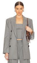 L'Academie Ainsley Blazer in Grey - Blazer L'Academie Ainsley en gris - L'Academie Ainsley 灰色西装外套 - L'Academie Ainsley Blazer in Grau - L'Academie Ainsley 블레이저 그레이 색상 - Blazer L'Academie Ainsley in grigio