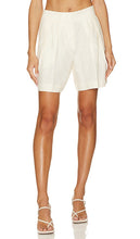 L'Academie Carinne Short in Cream - L'Académie Carinne Short en Crème - L'Academie Carinne 奶油色短裤 - L'Academie Carinne Short in Creme - L'Academie Carinne 크림 쇼츠 - Corto L'Academie Carinne in crema