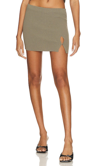 L'Academie Idola Rib Skirt in Olive - L'Academie Idola Jupe côtelée en olive - L'Academie Idola 橄榄色罗纹半身裙 - L'Academie Idola Rippenrock in Oliv - L'Academie Idola 립 스커트 - Gonna a coste L'Academie Idola in verde oliva