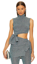 L'Academie Metallic Knit Knotted Tunic Top in Blue - L'Academie - Haut tunique noué en tricot métallisé en bleu - L'Academie 蓝色金属感针织打结束腰上衣 - L'Academie Metallic-Strick-Tunika-Oberteil in Blau - L'Academie 메탈릭 니트 매듭 튜닉 탑 블루 색상 - Top a tunica annodato in maglia metallizzata L'Academie in blu