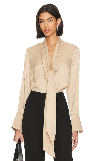 L'Academie Mila Blouse in Beige - Blouse Mila de L'Académie en Beige - L'Academie Mila 米色衬衫 - L'Academie Mila Bluse in Beige - L'Academie 밀라 블라우스베이지 색상 - Camicetta L'Academie Mila in beige