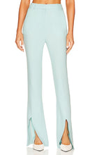 L'Academie Ospen Notched Pant in Blue - Pantalon cranté L'Academie Ospen en bleu - L'Academie Ospen 蓝色缺口长裤 - L'Academie Ospen Kerbhose in Blau - L'Academie Ospen 노치드 팬츠 블루 색상 - Pantaloni con risvolto L'Academie Ospen in blu