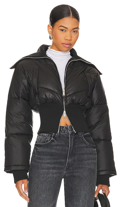 L'Academie Rylee Cropped Puffer in Black - L'Academie - Doudoune courte Rylee en noir - L'Academie Rylee 黑色短款羽绒服 - L'Academie Rylee Kurzpuffer in Schwarz - L'Academie Rylee 크롭 퍼퍼 블랙 색상 - Piumino corto L'Academie Rylee in nero